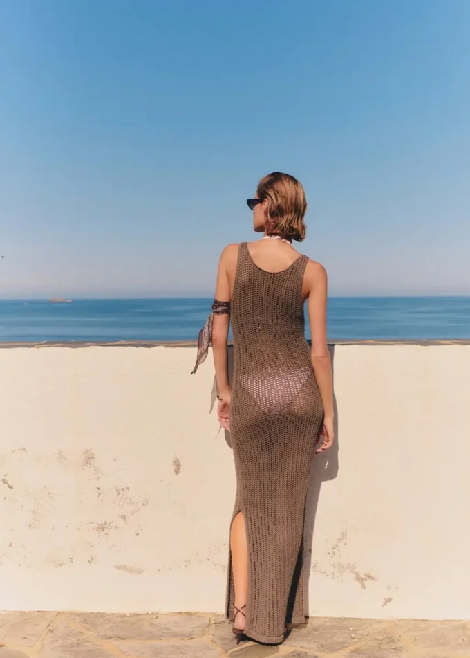 Abito lungo lavorato all’uncinetto Abito lungo lavorato all’uncinetto