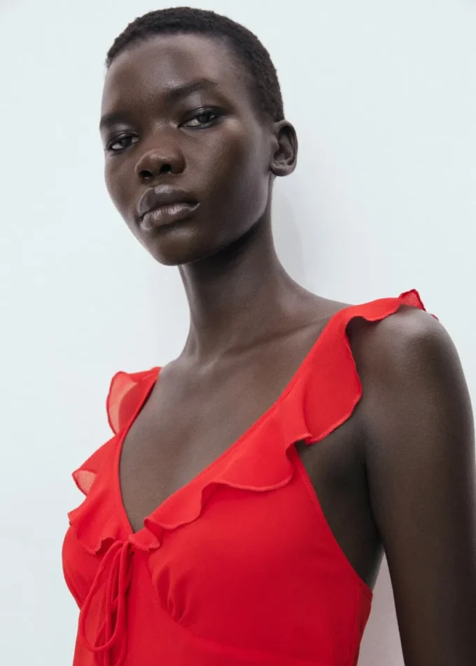 Abito midi con scollo arricciato Abito midi con scollo arricciato