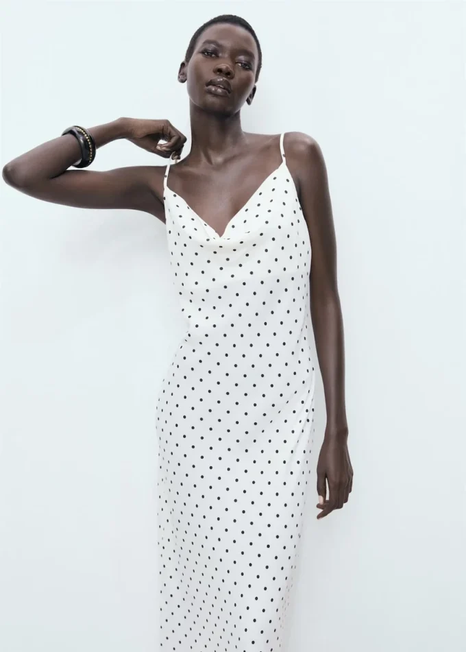 Abito midi con scollo drappeggiato Abito midi con scollo drappeggiato