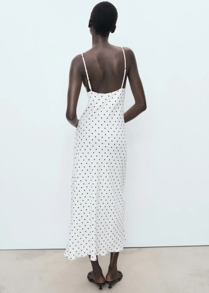 Abito midi con scollo drappeggiato Abito midi con scollo drappeggiato