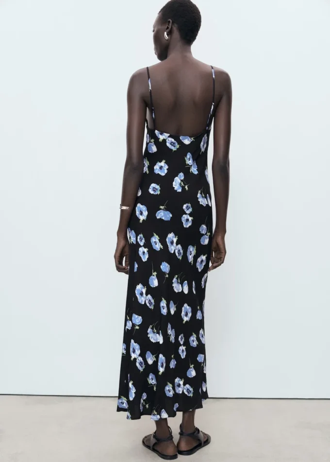 Abito midi con scollo drappeggiato Abito midi con scollo drappeggiato