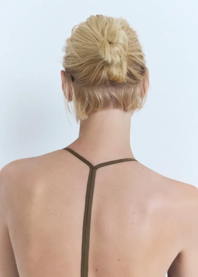 Abito midi con scollo posteriore Abito midi con scollo posteriore