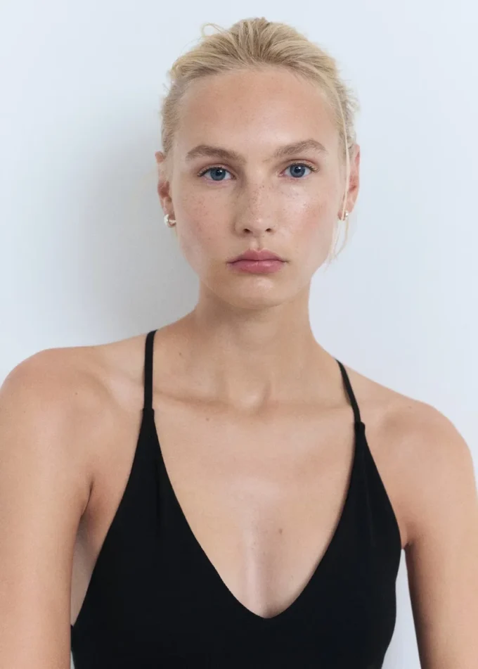 Abito midi con scollo posteriore Abito midi con scollo posteriore