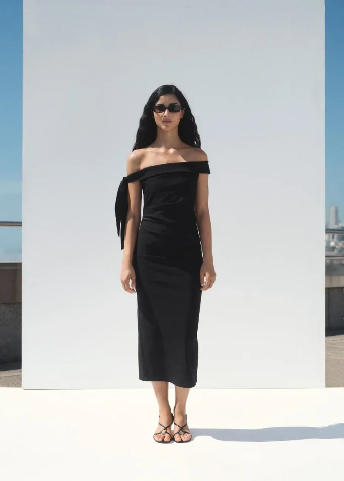 Abito senza spalline con dettaglio fiocco Abito senza spalline con dettaglio fiocco