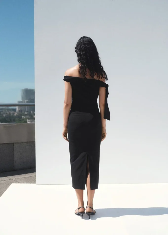 Abito senza spalline con dettaglio fiocco Abito senza spalline con dettaglio fiocco