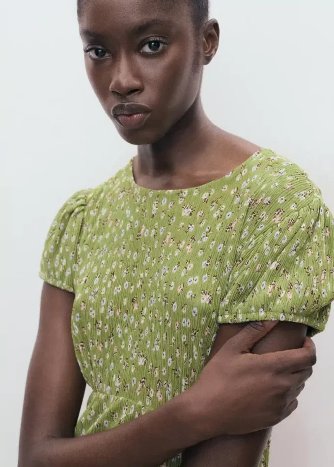 Abito stampato con apertura laterale Abito stampato con apertura laterale