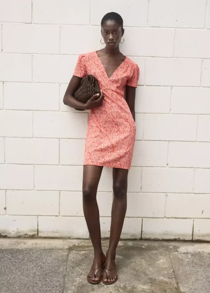 Abito stampato con scollo a V Abito stampato con scollo a V