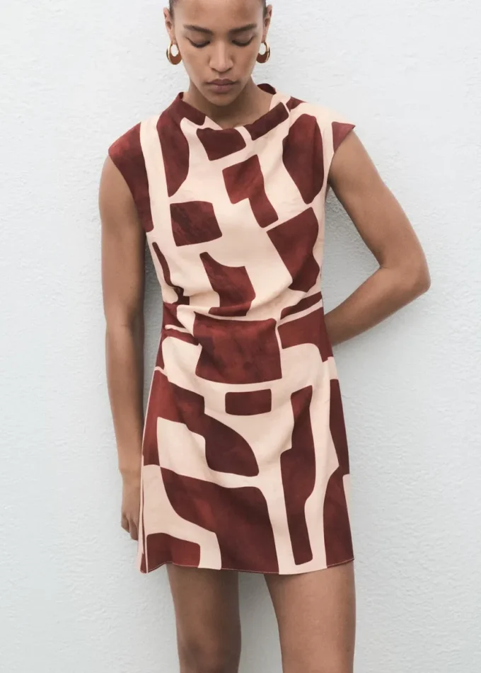 Abito stampato con scollo drappeggiato Abito stampato con scollo drappeggiato