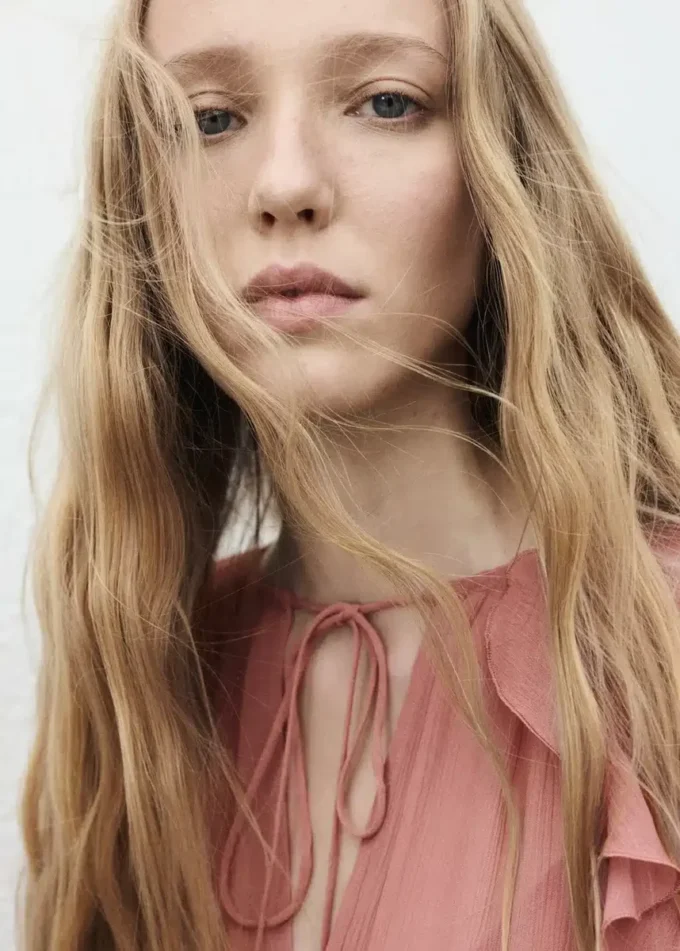 Abito svasato con maniche a volant Abito svasato con maniche a volant