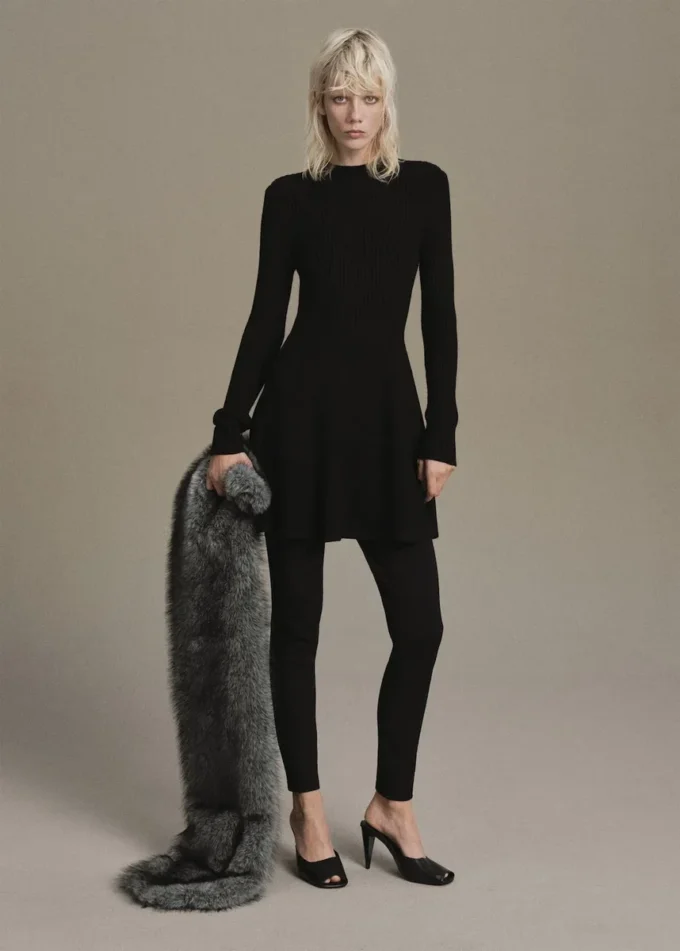 Abito svasato in maglia a coste Abito svasato in maglia a coste