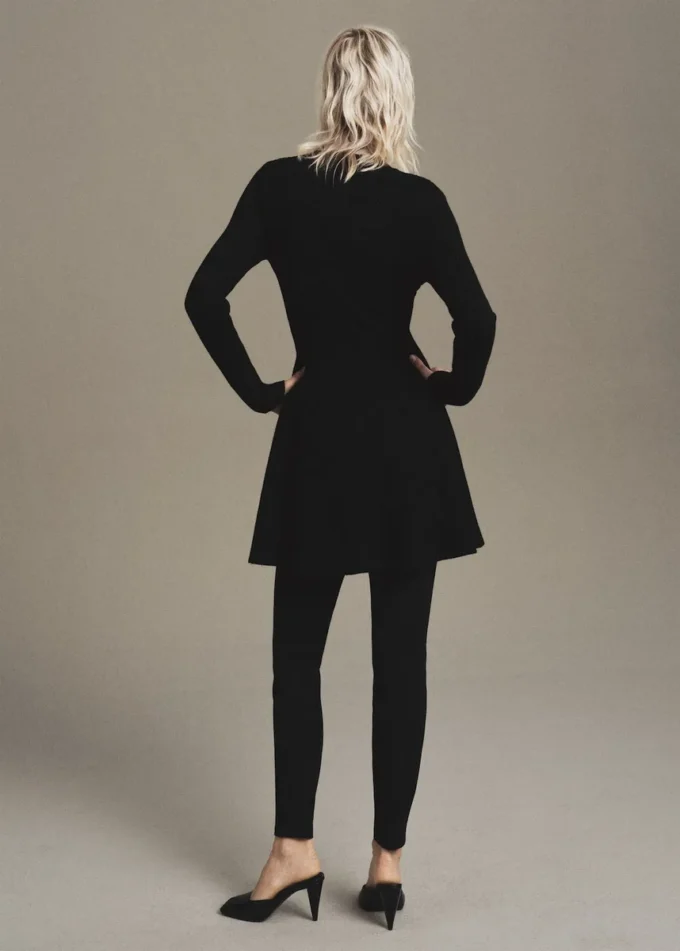 Abito svasato in maglia a coste Abito svasato in maglia a coste