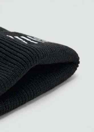 Berretto in maglia con teschi