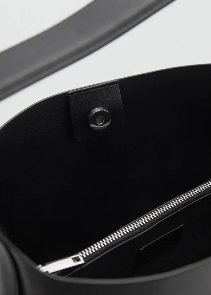 Borsa a secchiello con fibbia Borsa a secchiello con fibbia