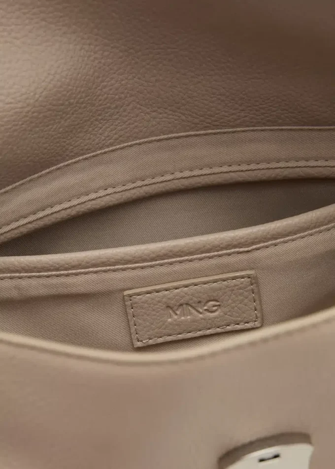 Borsa a tracolla con patta Borsa a tracolla con patta