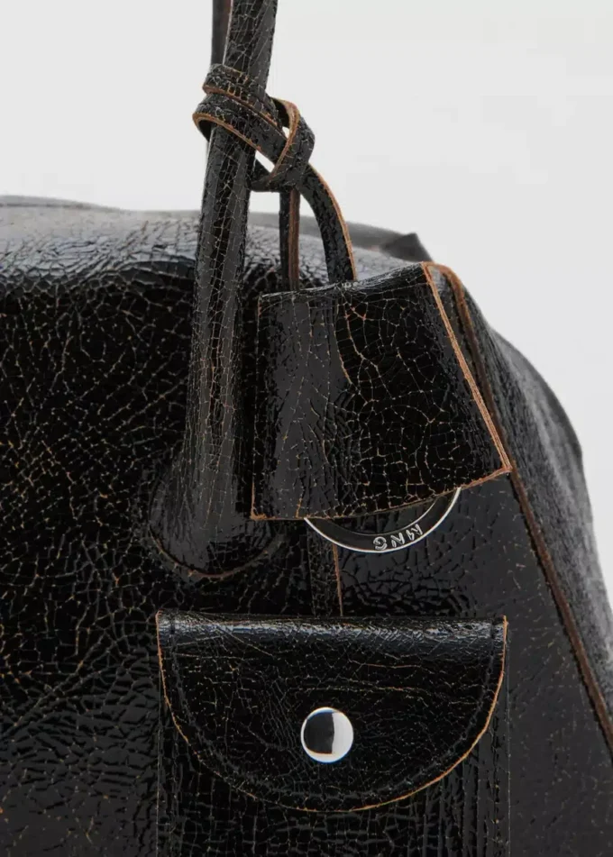 Borsa a tracolla in pelle con charms