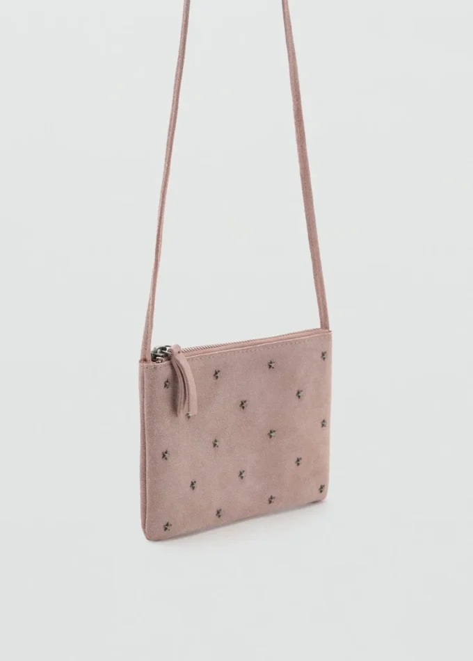 Borsa in pelle con borchie Borsa in pelle con borchie