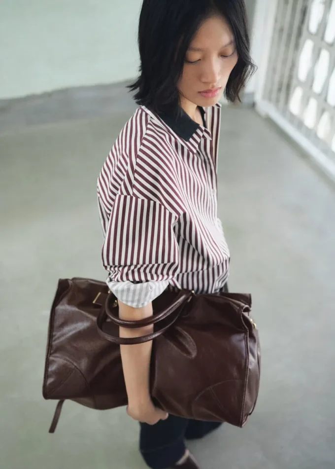 Borsa maxi lucida con tracolla Borsa maxi lucida con tracolla