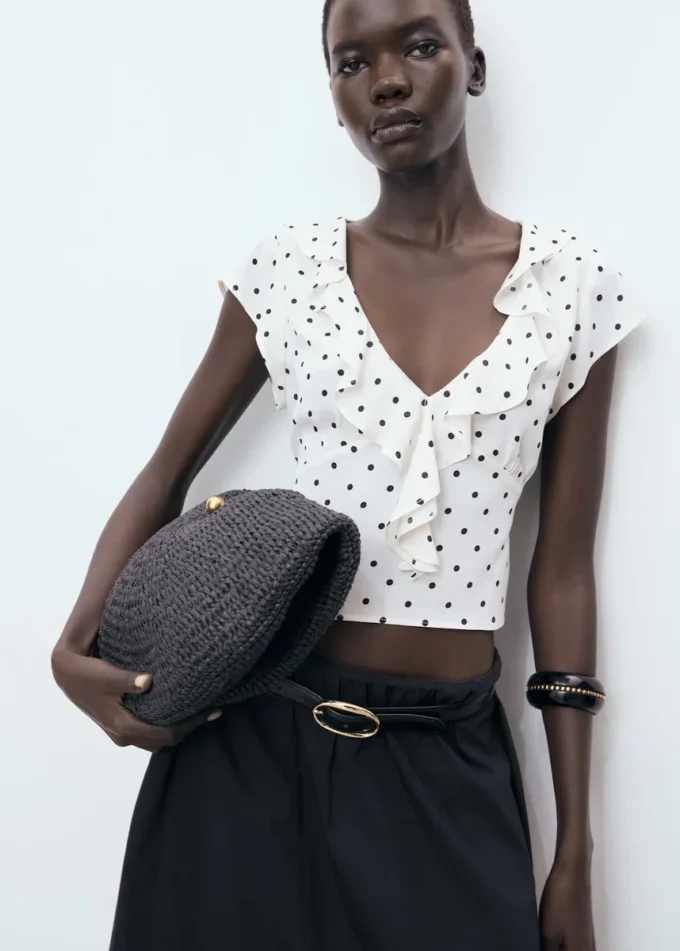 Camicetta a pois con volant