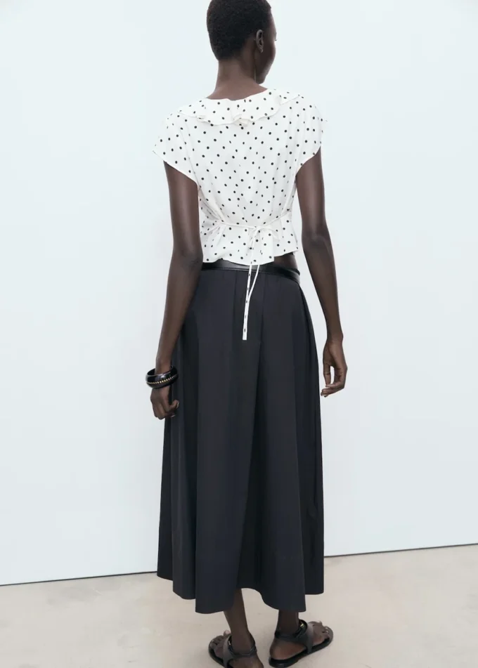 Camicetta a pois con volant