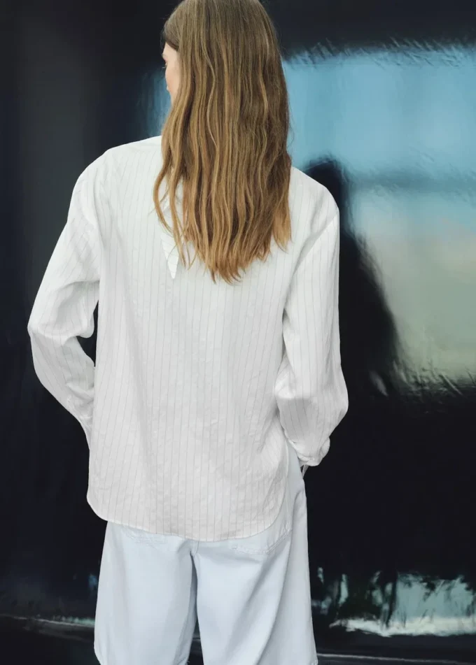 Camicetta a righe con foulard Camicetta a righe con foulard