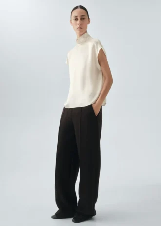 Camicetta con collo alto in raso di seta 100%