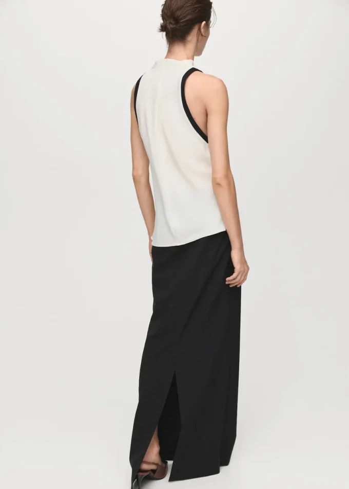 Camicetta con collo drappeggiato e bordi a contrasto