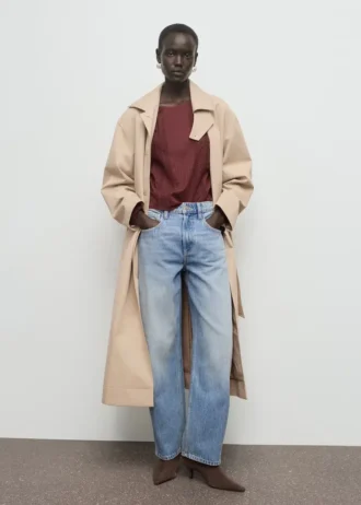 Camicetta con maniche a sbuffo ricamate