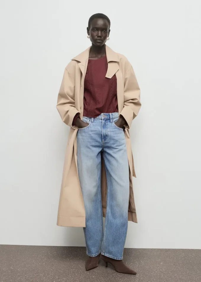 Camicetta con maniche a sbuffo ricamate