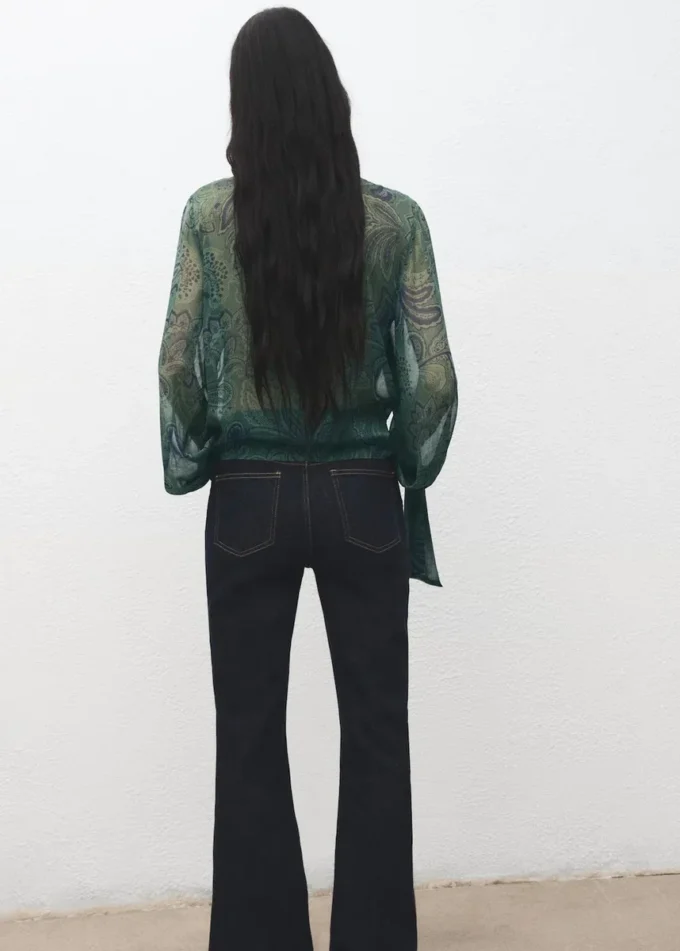 Camicetta con stampa paisley e foulard Camicetta con stampa paisley e foulard