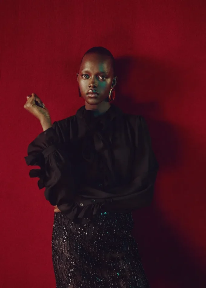 Camicetta con volant e foulard Camicetta con volant e foulard