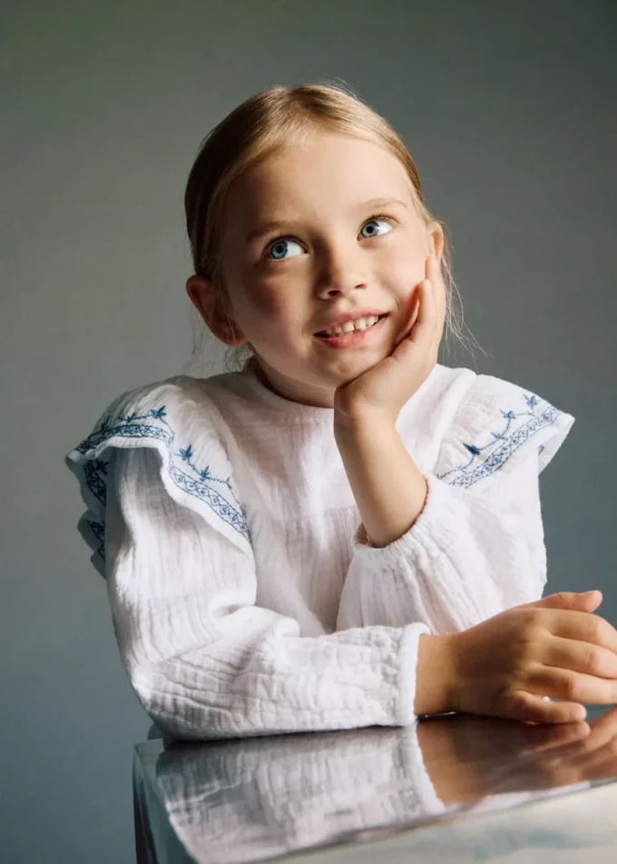 Camicetta con volant ricamati