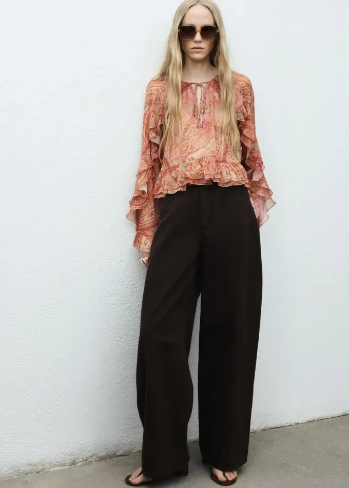 Camicetta con volant stampati Camicetta con volant stampati