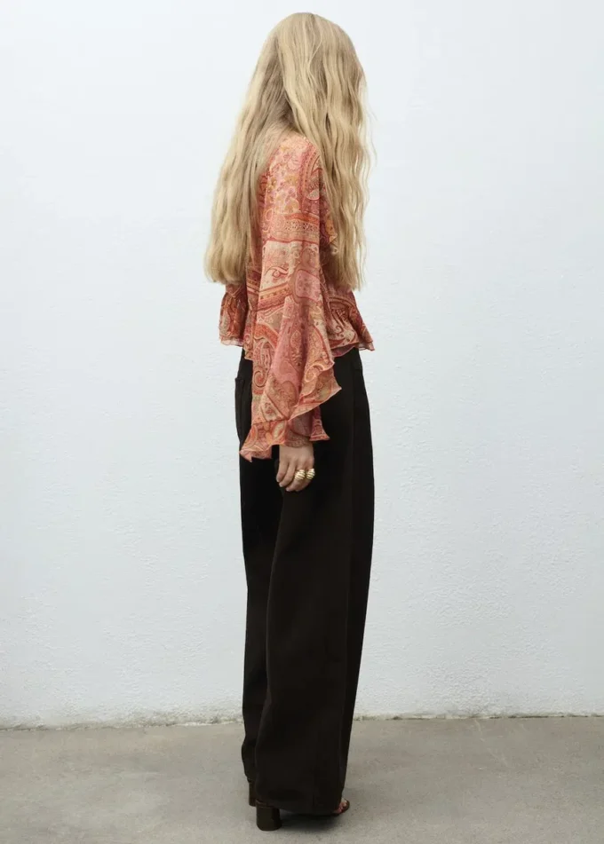 Camicetta con volant stampati Camicetta con volant stampati