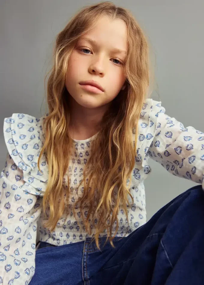 Camicetta con volant stampati Camicetta con volant stampati