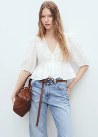 Camicetta in cotone con ricami floreali Camicetta in cotone con ricami floreali