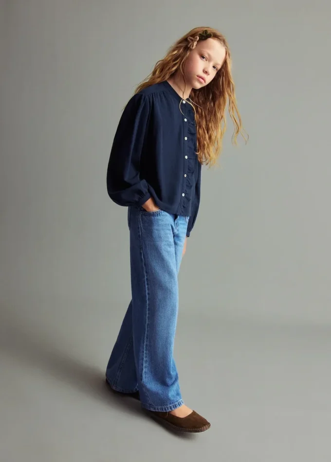 Camicetta in cotone con volant Camicetta in cotone con volant