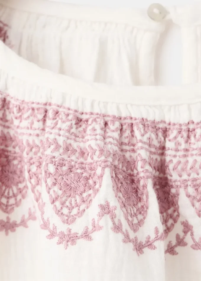 Camicetta in cotone ricamata Camicetta in cotone ricamata