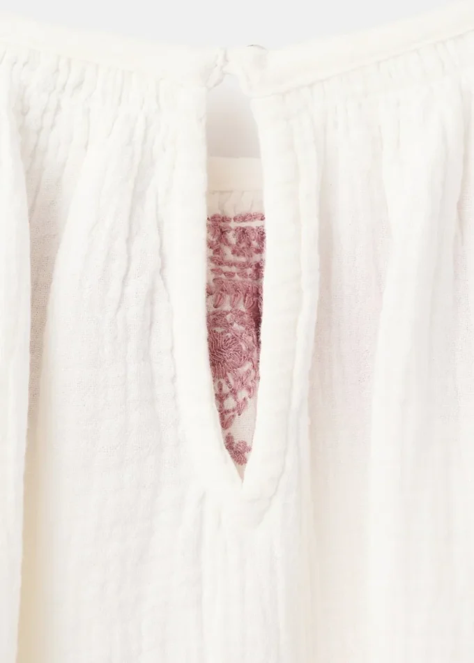 Camicetta in cotone ricamata Camicetta in cotone ricamata