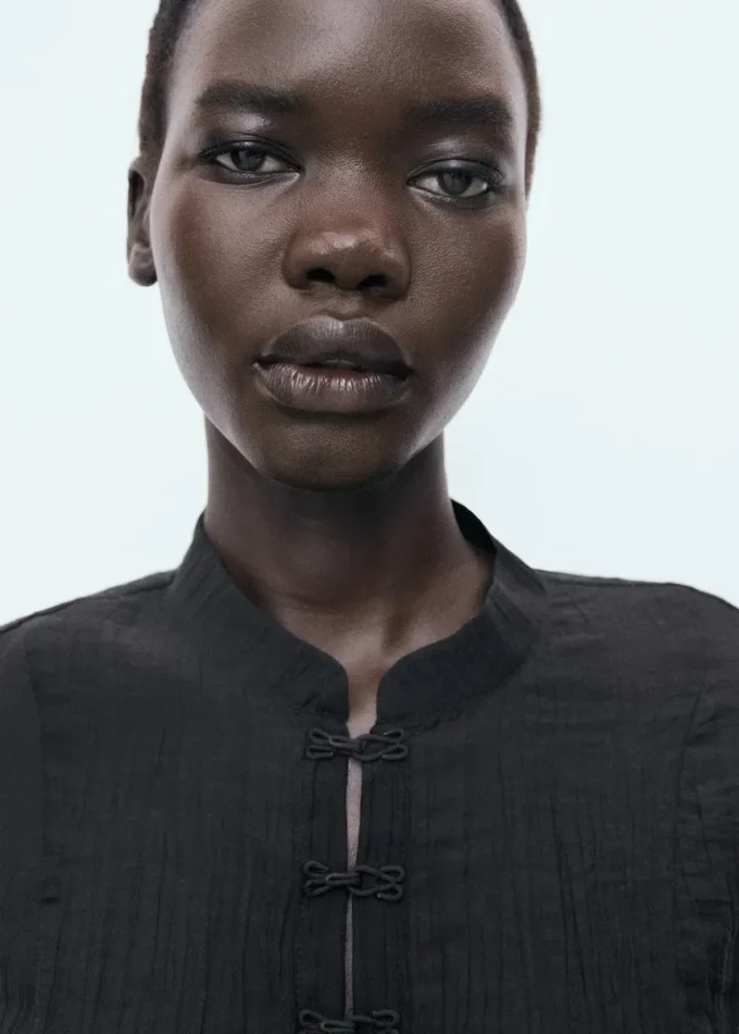 Camicetta in lyocell con alamari Camicetta in lyocell con alamari