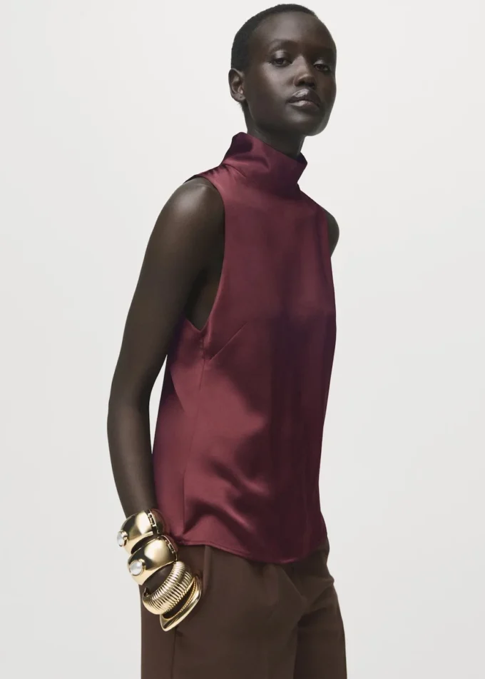 Camicetta in raso con collo alto Camicetta in raso con collo alto