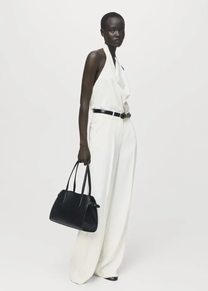 Camicetta in raso con scollo drappeggiato Camicetta in raso con scollo drappeggiato