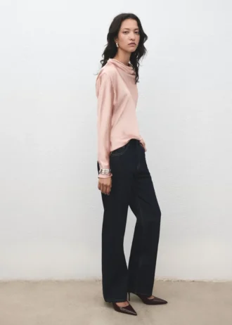 Camicetta in raso con scollo drappeggiato