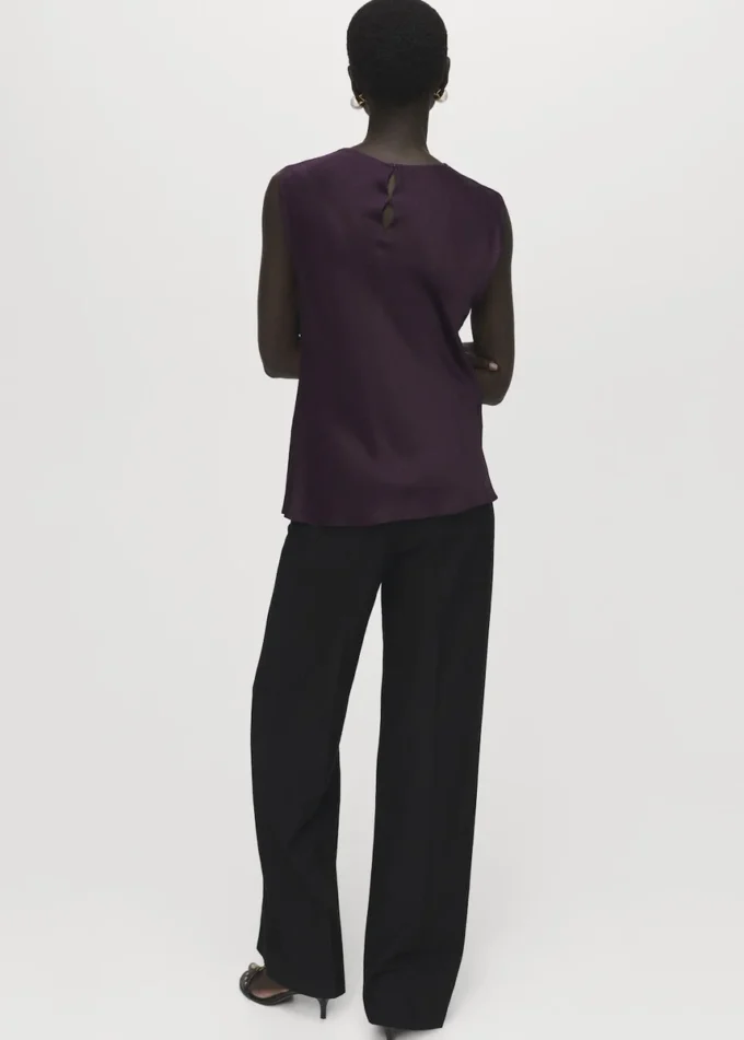 Camicetta in raso con scollo drappeggiato Camicetta in raso con scollo drappeggiato