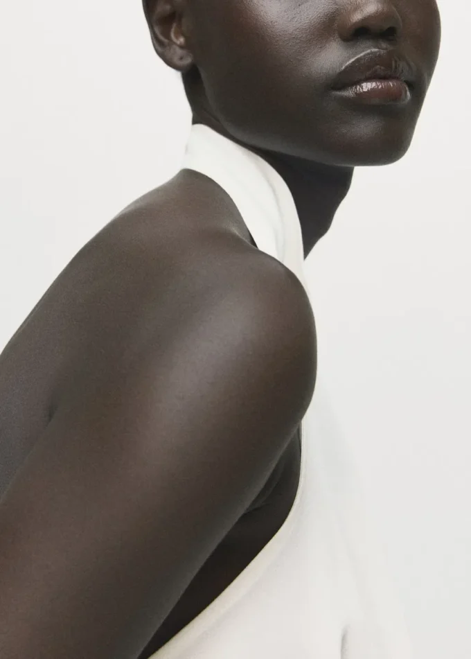 Camicetta in raso con scollo drappeggiato Camicetta in raso con scollo drappeggiato