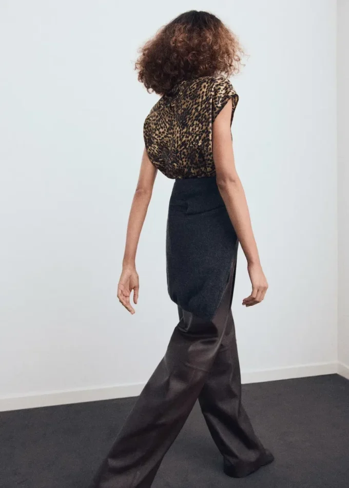 Camicetta in raso con stampa leopardata Camicetta in raso con stampa leopardata