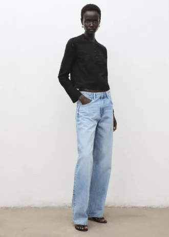 Camicetta ricamata con bottoni Camicetta ricamata con bottoni