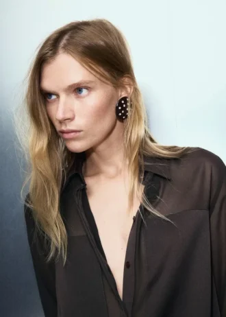 Camicetta semitrasparente con toppe