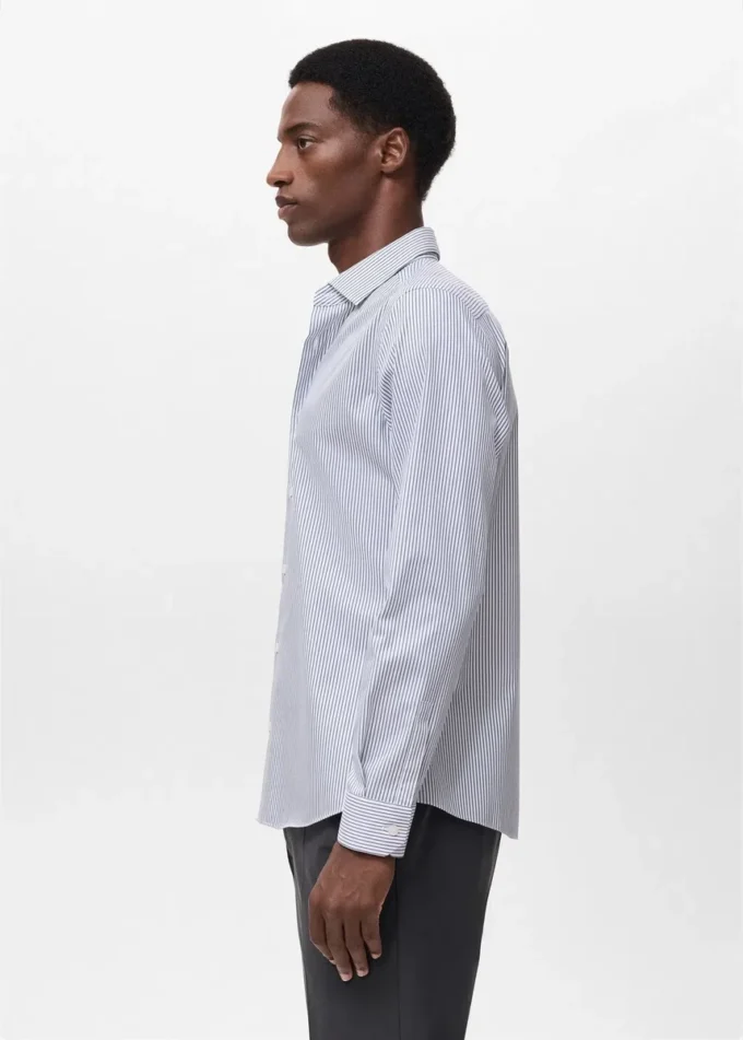 Camicia a righe in cotone non stropicciabile dalla vestibilità regolare Camicia a righe in cotone non stropicciabile dalla vestibilità regolare