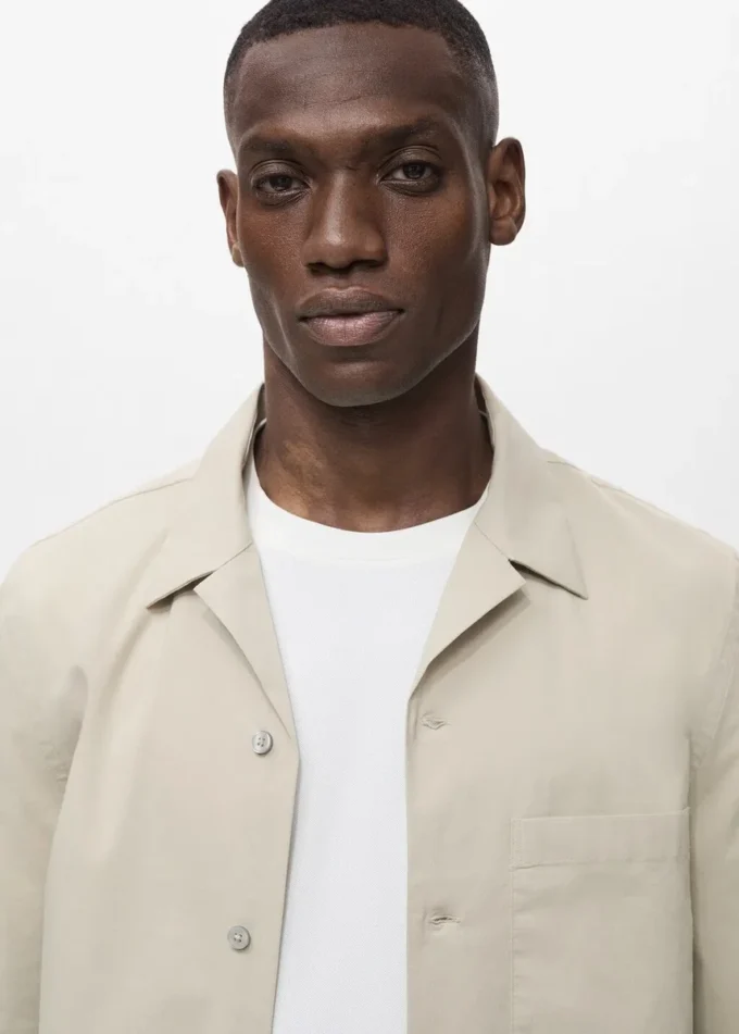 Camicia dalla vestibilità regolare con taschino sul petto Camicia dalla vestibilità regolare con taschino sul petto