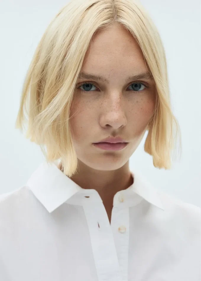 Camicia in cotone con bottone decorativo Camicia in cotone con bottone decorativo